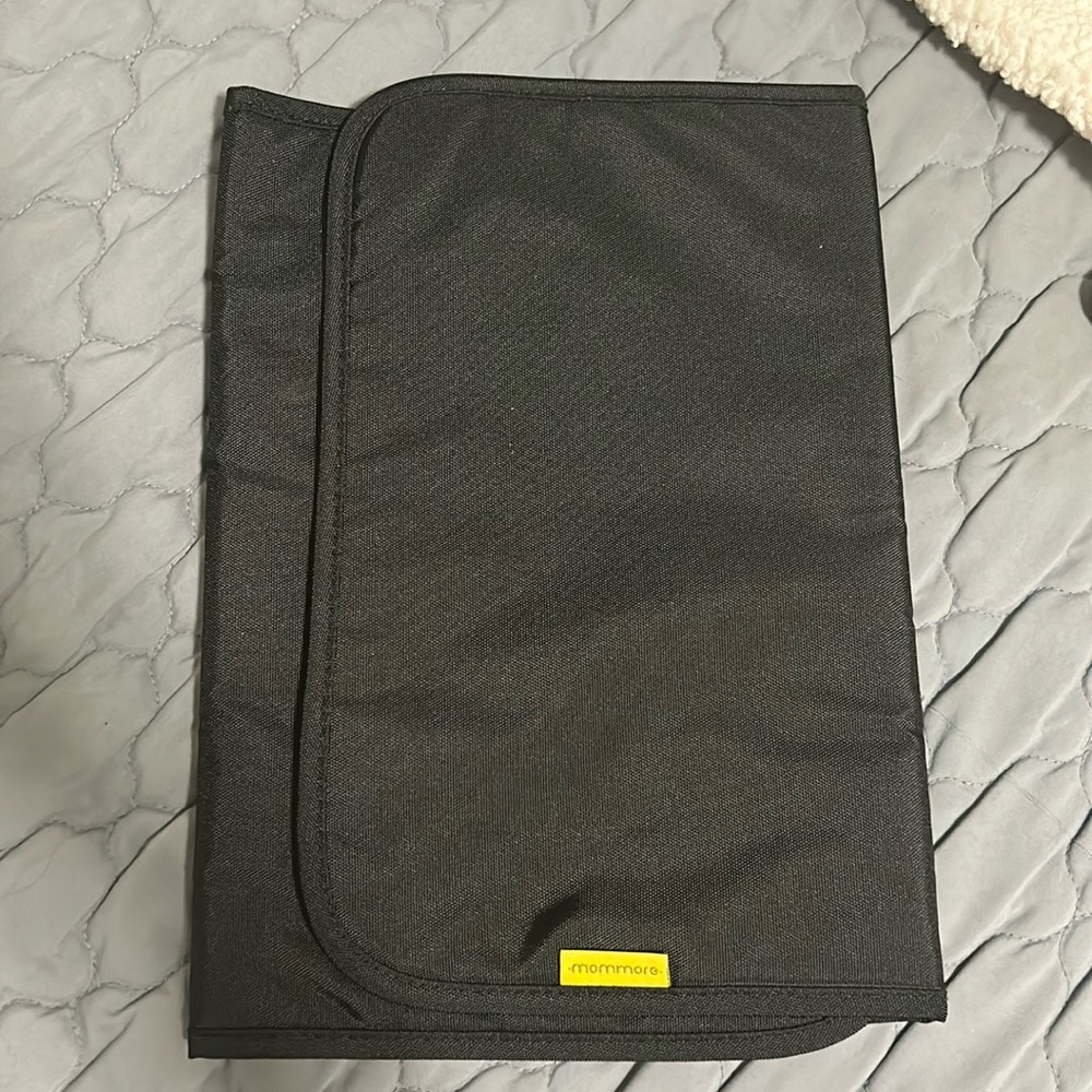 •Mommore• Baby changing pad, black and white.